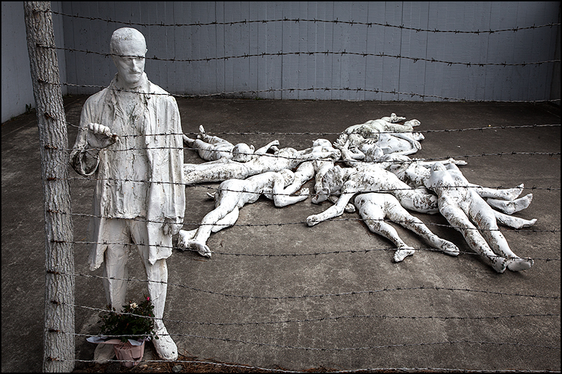 holocaust-memorial-sculpture-2